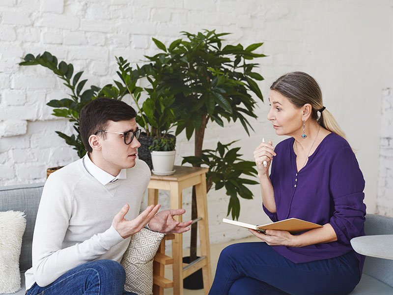 Dra-Renata-Peruzzo-Medica-Saude-Mental-Psiquiatra em Rio Verde